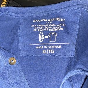 Banana Republic 🍌 Blue Buttoned T-Shirt.